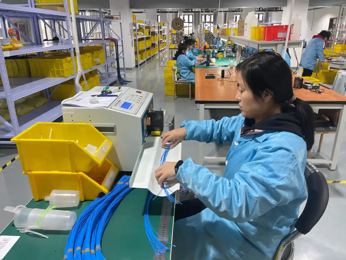 Corte y Pelado de Cables: Tolerancias, Muescas y Calidad